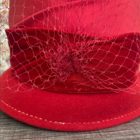 Vintage Voguemont Bucket Hat Veiled Red Wool Felt/Bow Church Broadway City - Picture 11 of 13